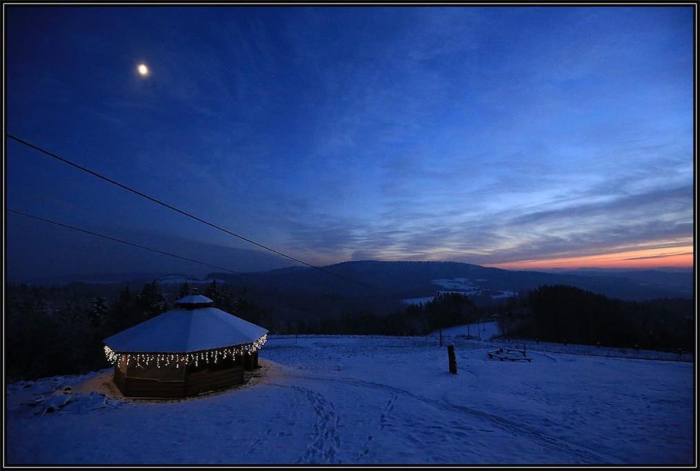Swiety Spokoj Palesnica Exteriér fotografie